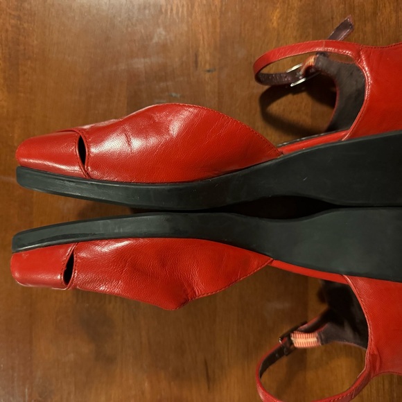 Moda Spana Red Leather Peep Toe Ankle Strap Wedge Sandal … Size 6 - Picture 2 of 10
